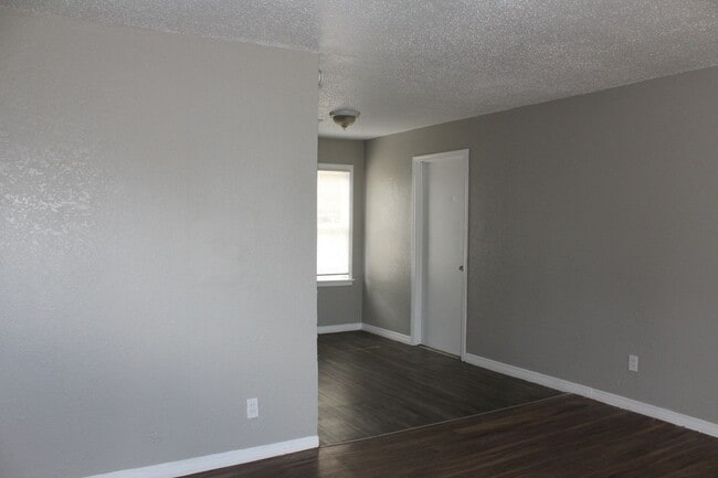 Building Photo - Cute and Affordable 2 beds!