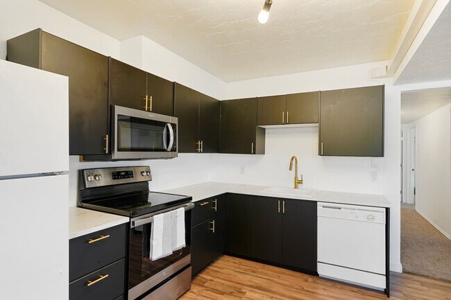 Building Photo - 423 W 1640 S