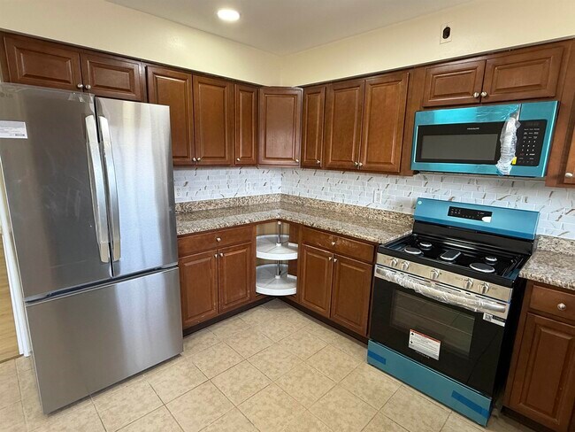 Building Photo - 588 Avenue A