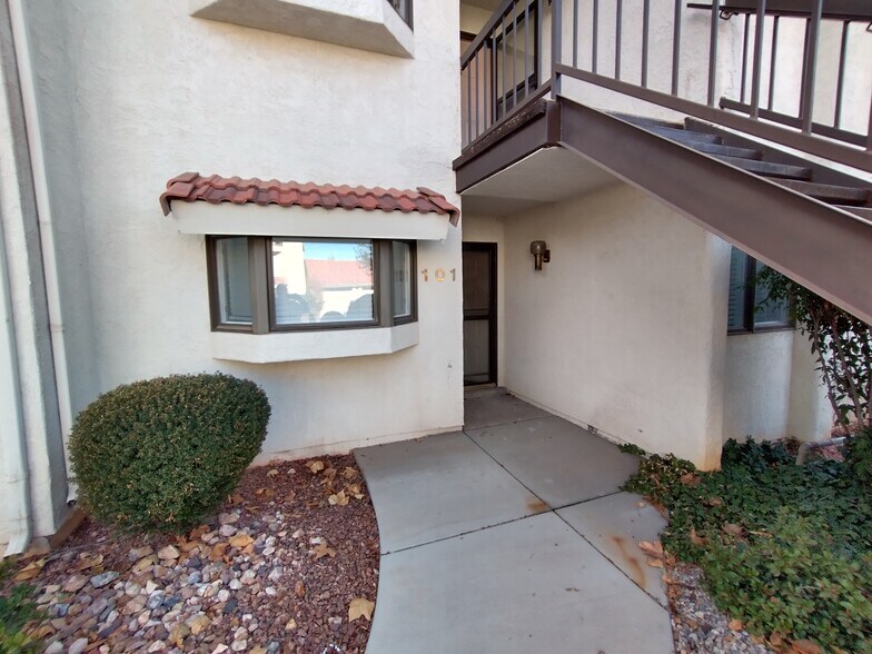 Primary Photo - 275 S Valley View Dr