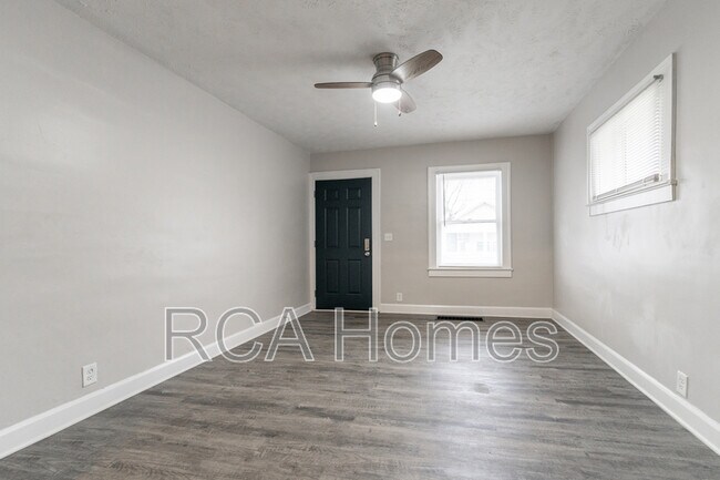 Building Photo - 410 S Rural St