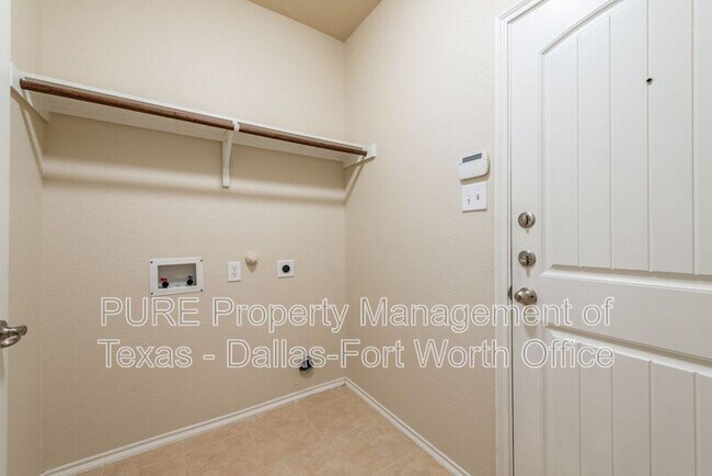 Building Photo - 1012 Lake Hollow Dr
