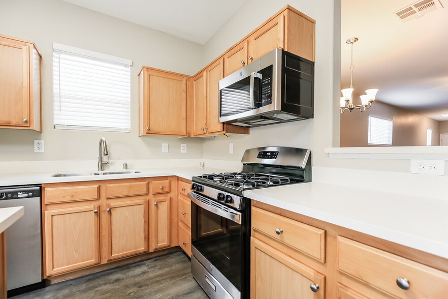 Building Photo - 9878 Mackovski Ct