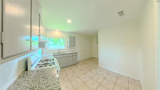 Building Photo - 4322 Tavenor Ln