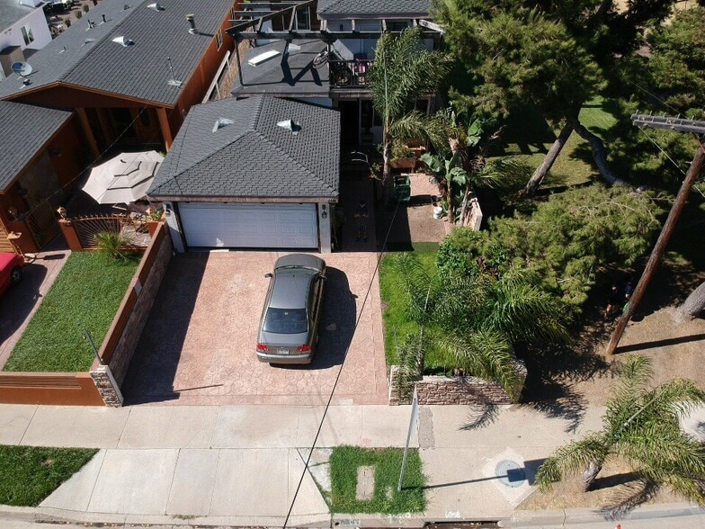 Primary Photo - 4641 W 162nd St