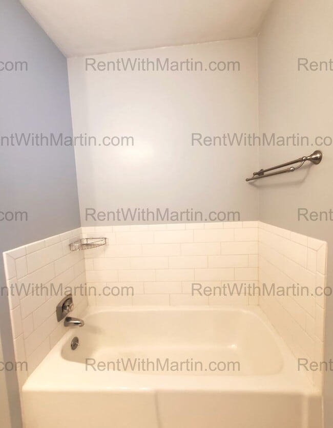 Building Photo - FOR RENT- lovely ranch home near amusement park with easy freeway access! Pets ok with conditions!