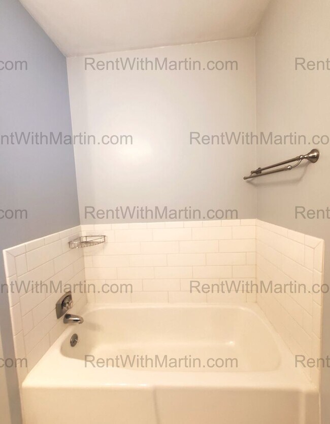 Building Photo - FOR RENT- lovely ranch home near amusement...