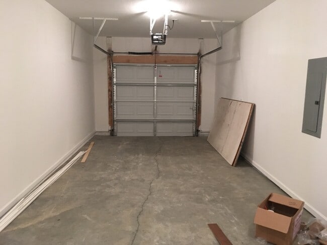 Building Photo - Single Level 2 Bed 1 Car Attached Villa in...