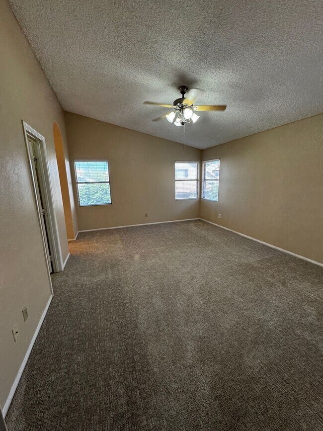 Building Photo - Charming 3 bedroom Green Valley home