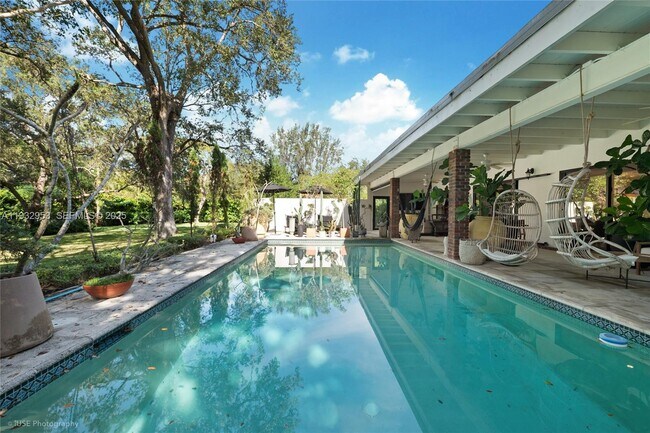 Building Photo - 10700 Old Cutler Rd