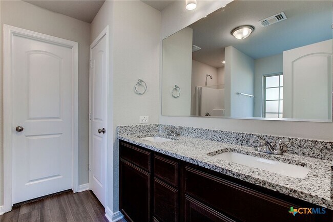 Building Photo - 1122 Lilac Ledge Dr