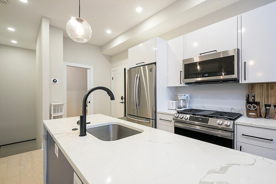 Building Photo - 2309 Ontario Rd NW