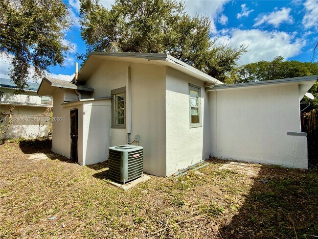 Building Photo - 5720 NW 23rd Ave