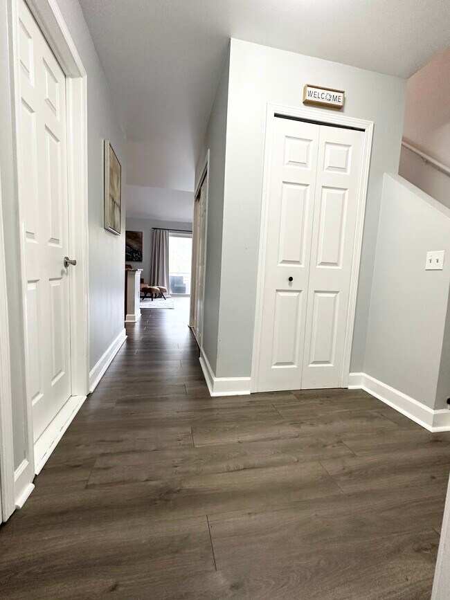 Building Photo - 2818 Davison Ave