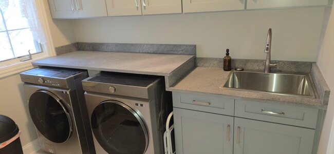 Building Photo - 2457 Kane Ln