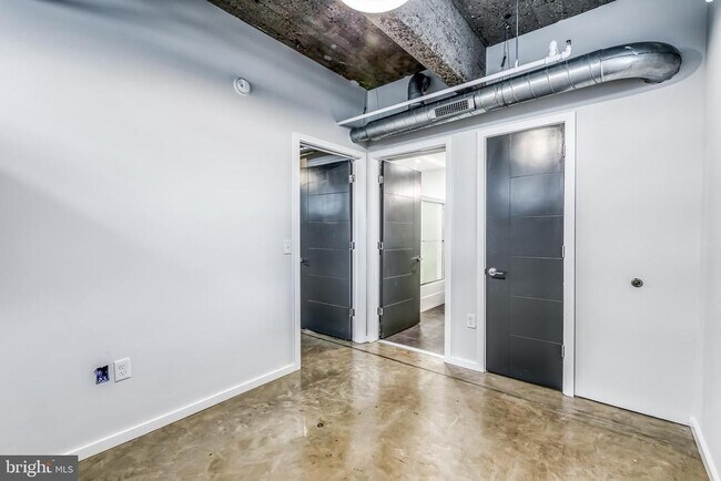 Building Photo - 4800 Brown St