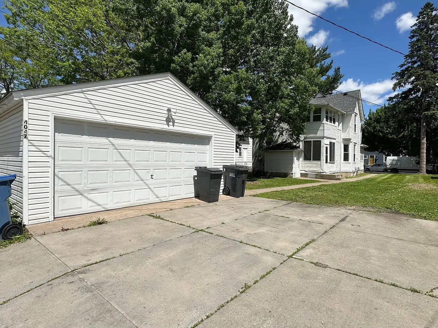 Building Photo - 4047 DuPont Ave N