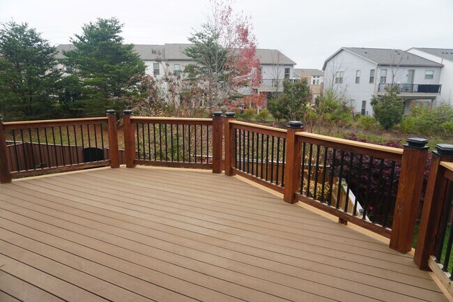 Deck - 23460 Twin Falls Ter