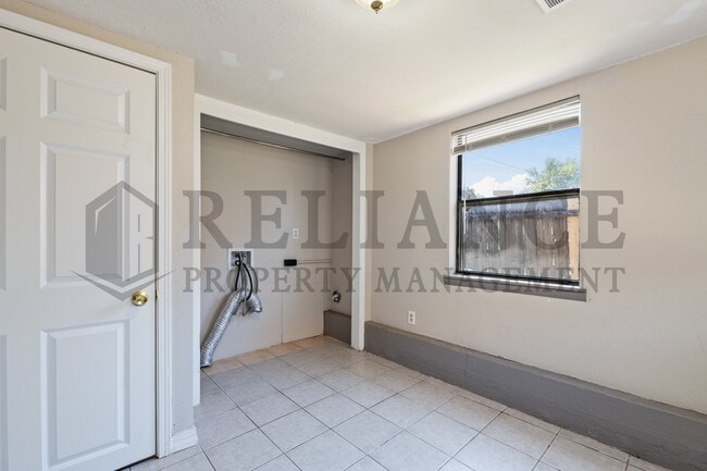 Building Photo - 1146 S Pattie St