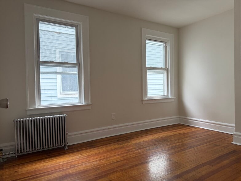 Building Photo - 65 Durand Pl