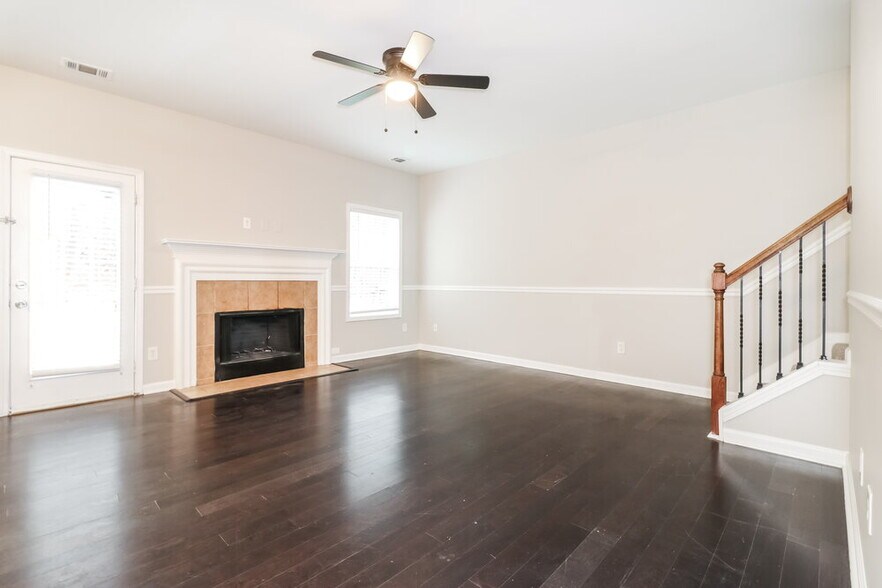 Building Photo - 2878 Suttonwood Way NE