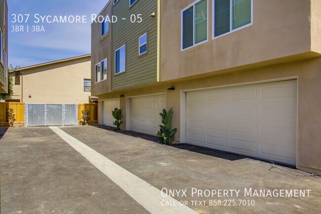 Building Photo - $1,000 off first month’s  rent! Newer Town...