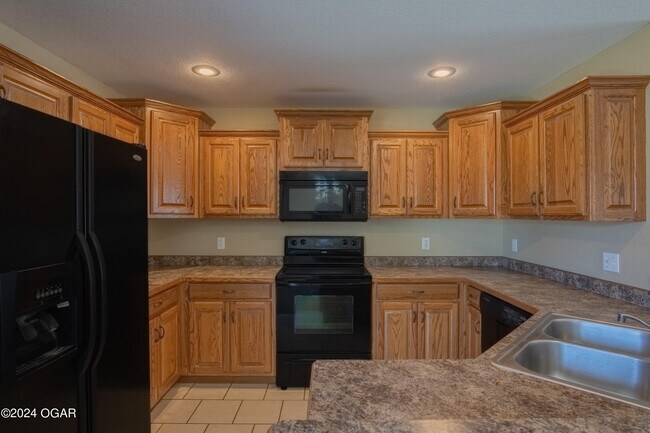 Building Photo - 715 Derek Ct