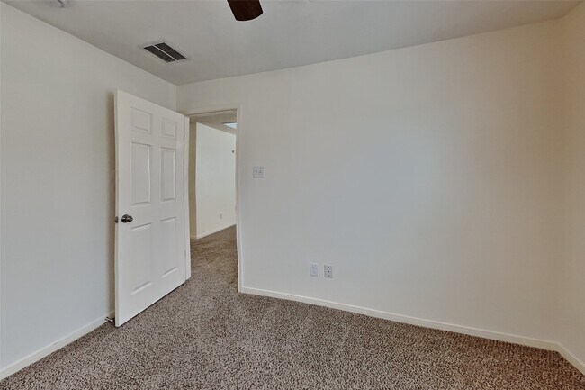 Building Photo - 5018 Woodland Meadows Ln