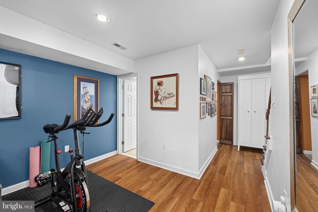 Building Photo - 535 Colecroft Ct