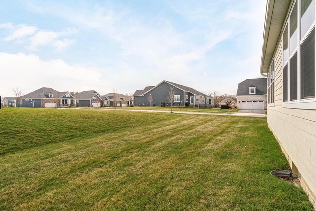 Building Photo - 8139 Wolf Path Dr