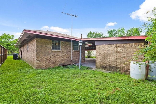 Building Photo - 2315 Leffingwell St