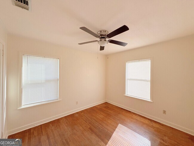 Building Photo - 600 Margaret St