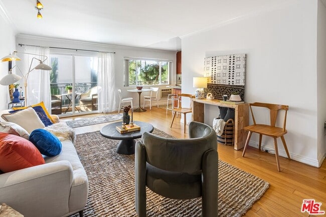 Building Photo - 1154 S Barrington Ave