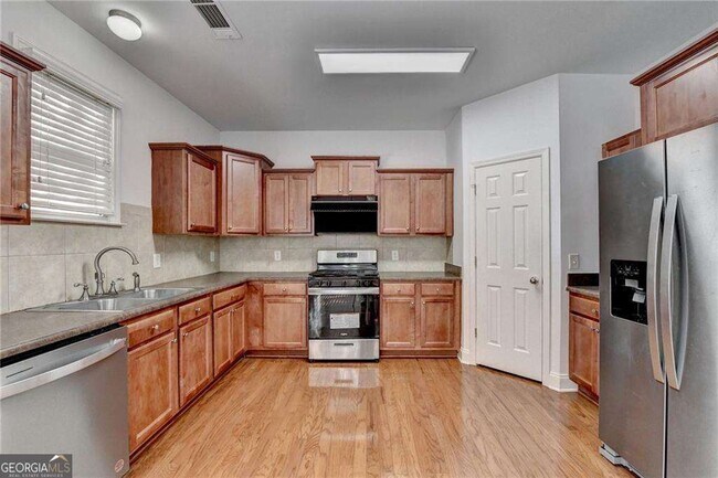 Building Photo - 2104 Nelms Pointe Landing