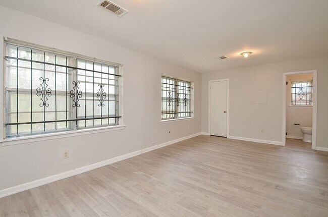 Building Photo - 5243 Greylog Dr