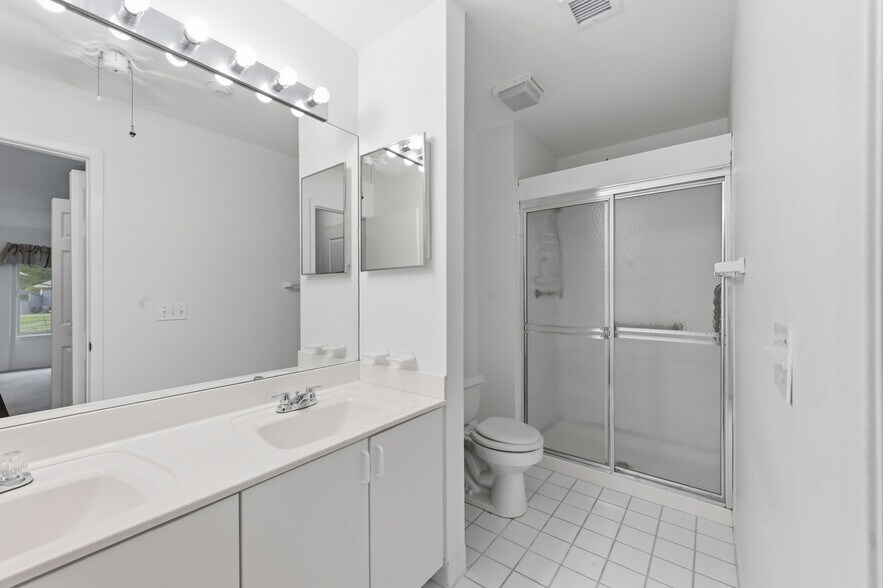 Building Photo - 763 Spring Lake Dr