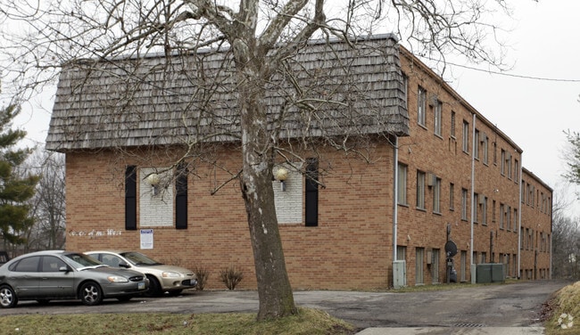 Building Photo - Coach Arms Apartments