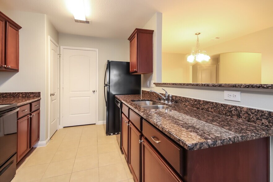 Building Photo - 2131 Golden Topaz Dr