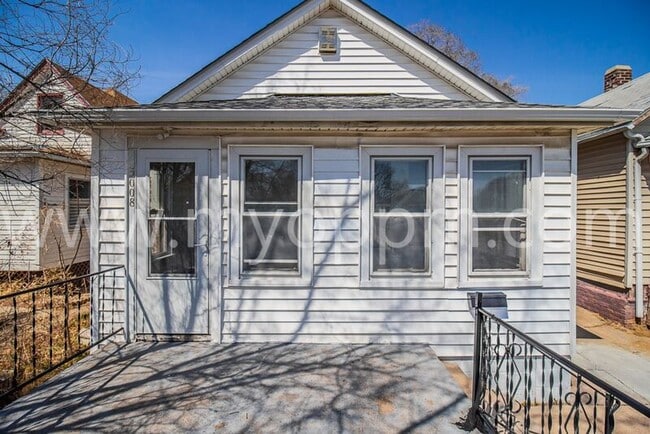 Building Photo - 3008 Seward St