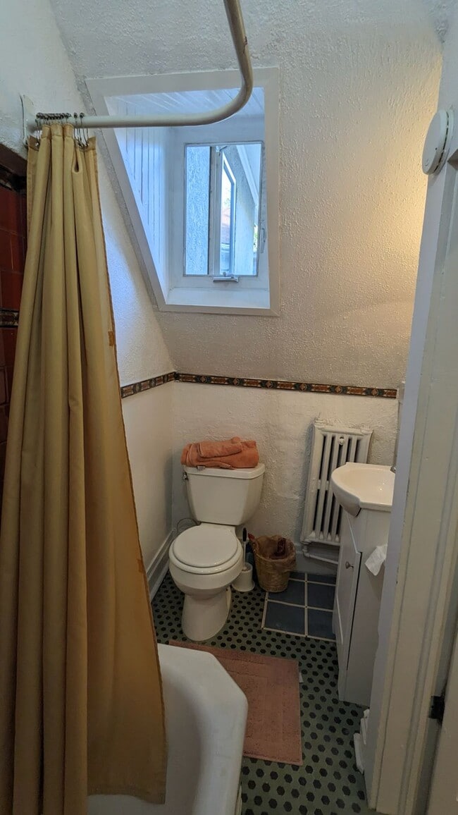 Building Photo - 125 H St