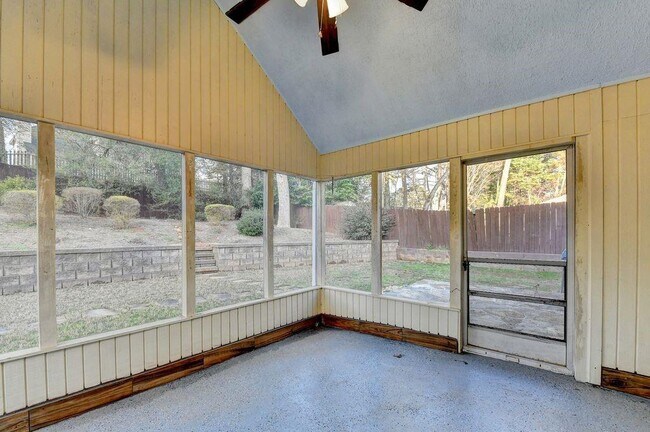 Building Photo - 200 Pine Bridge Trail