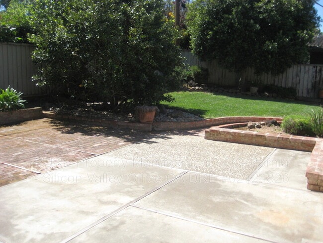 Building Photo - 734 Bantry Ct