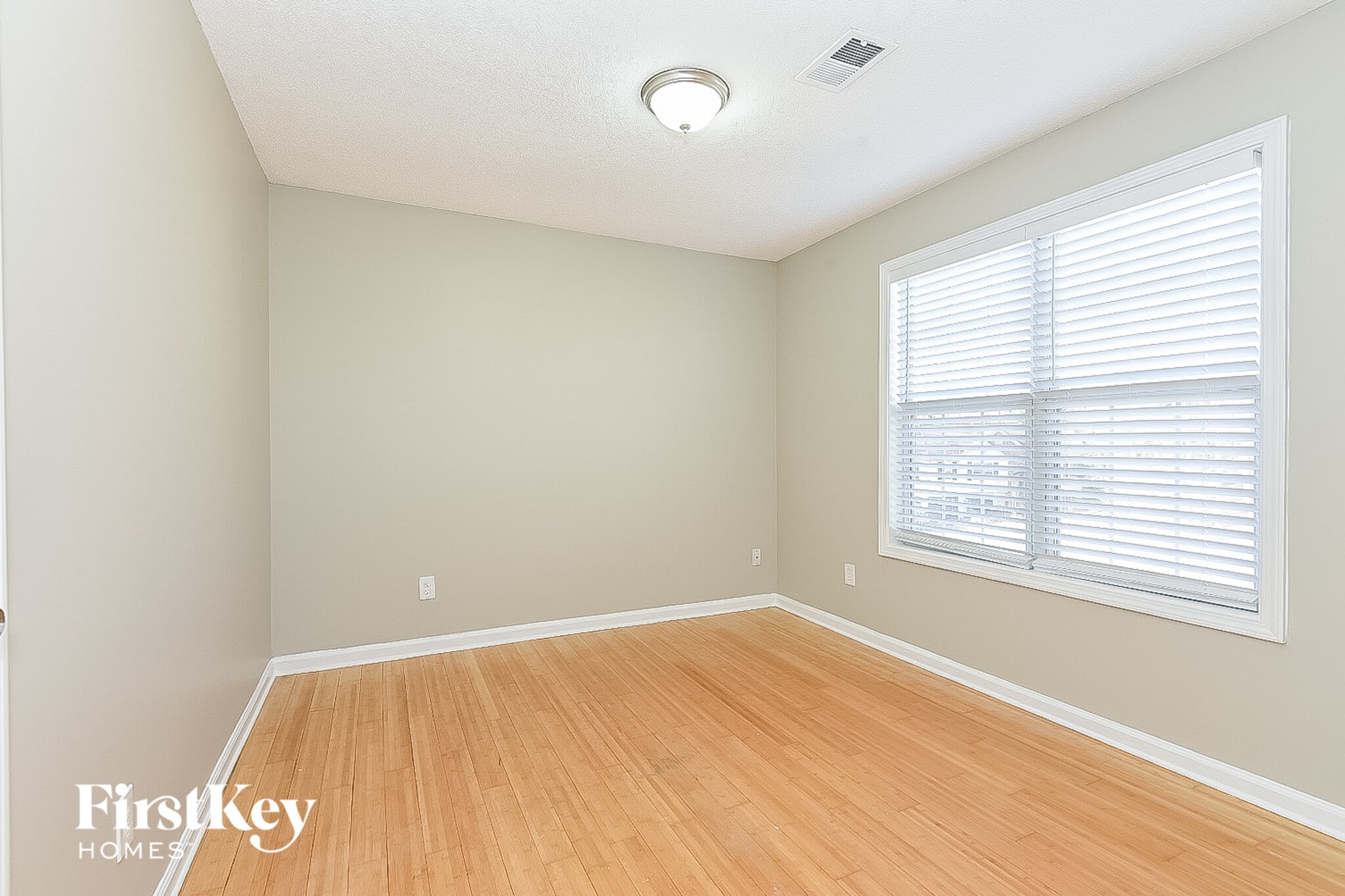 Building Photo - 405 Westwind Ct