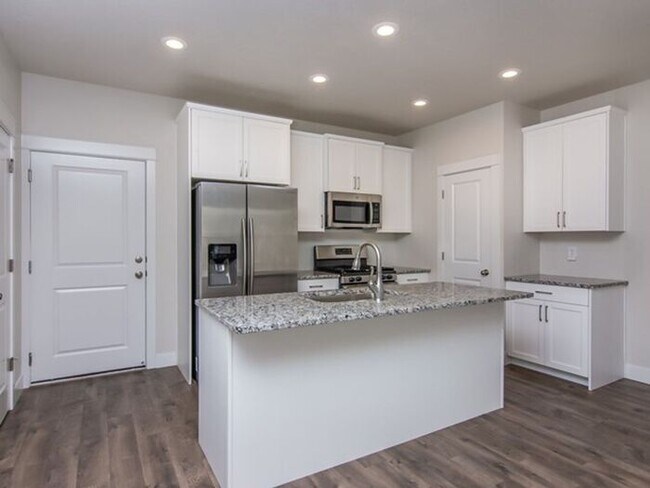 Building Photo - North Salt Lake 3 bed, 2.5 bath, Garage