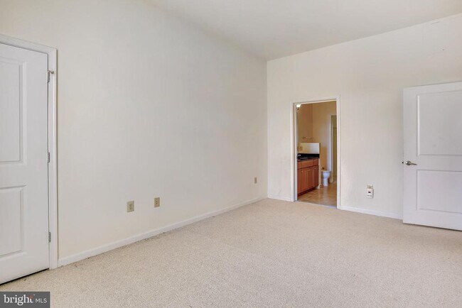 Building Photo - 309 Holland Ln