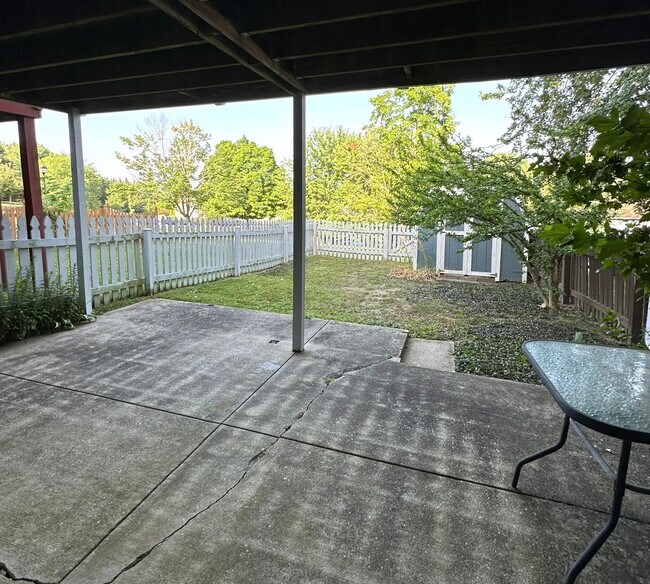Building Photo - 3-Bedroom Townhome in Furnace Hills