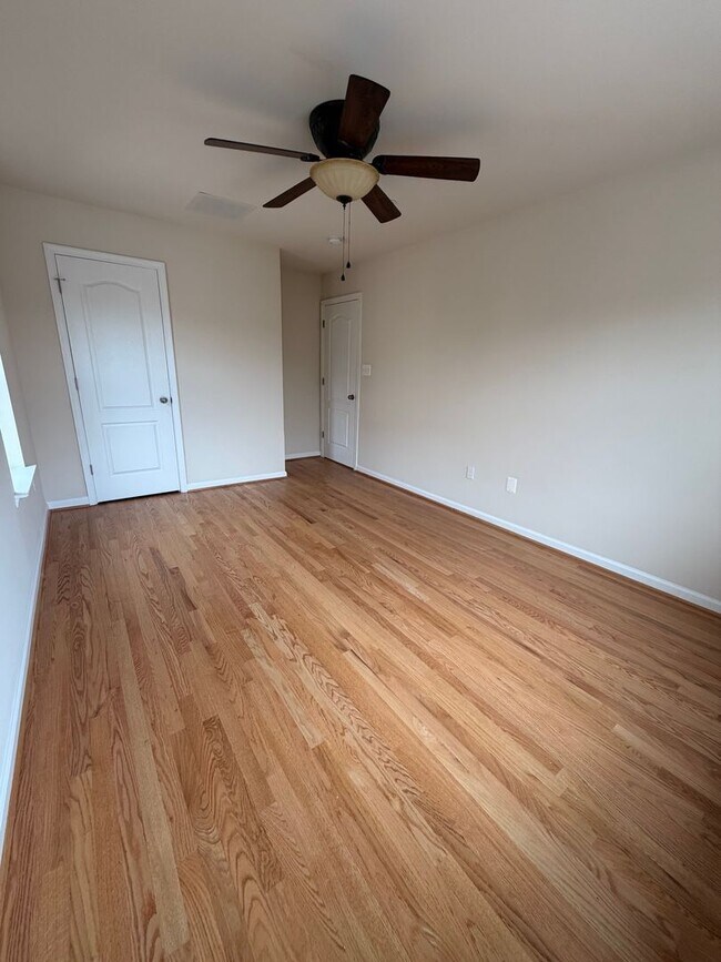 Building Photo - Mockingbird Cr Townhouse Available!!!