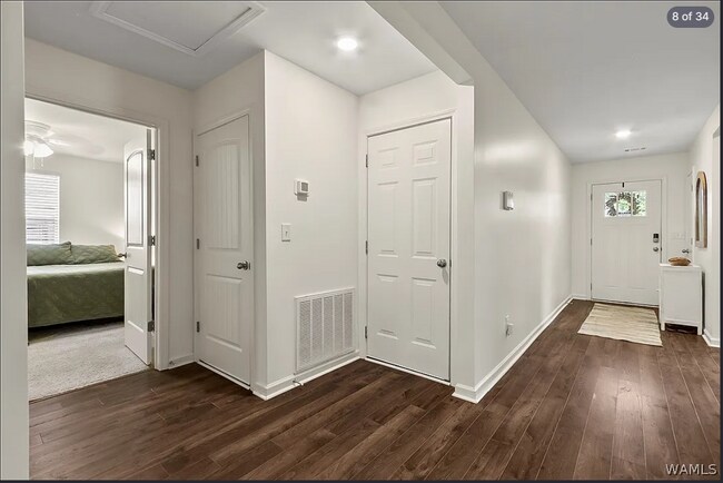 Building Photo - 3704 Magnolia Hls Dr