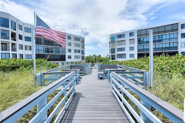 Building Photo - 2375 NE Ocean Blvd