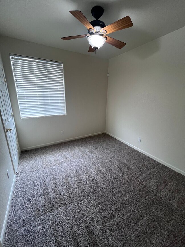 Building Photo - LOVELY 3 BEDROOM HOUSE IN NEWER SUBDIVISION!!